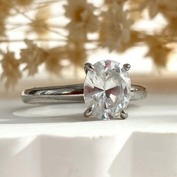 Minimalist Sterling Silver Oval Cut Vintage Cubic Zirconia Wedding Ring - sz 9 - Picture 1 of 10